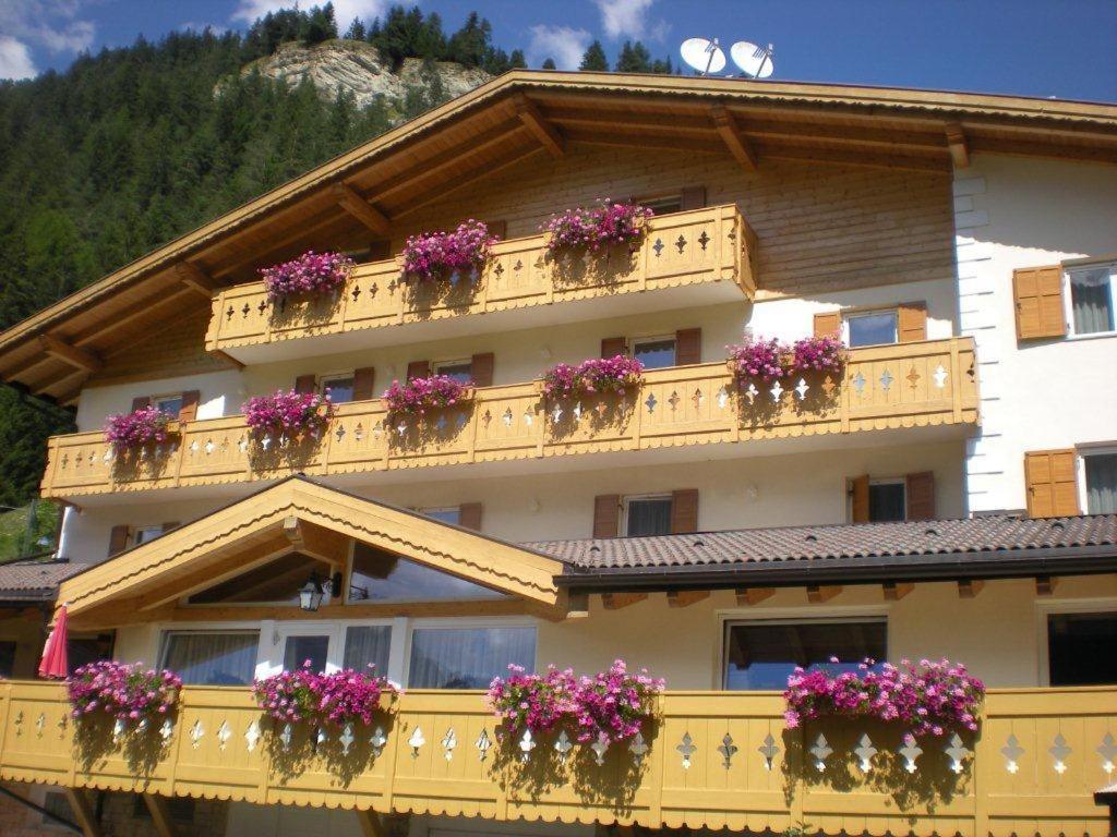 Albergo Fiordaliso Canazei Dış mekan fotoğraf